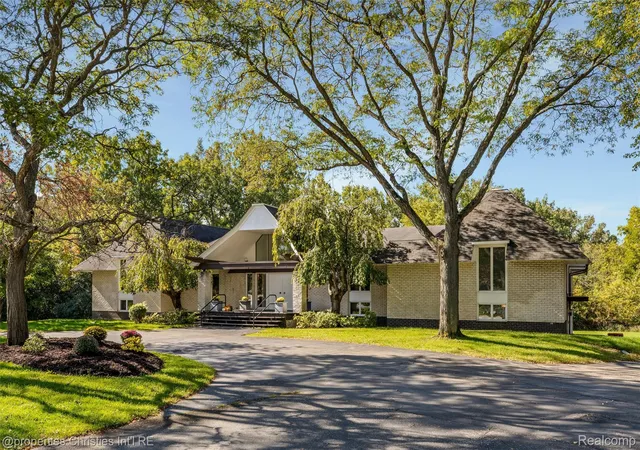 Photo 1 of Single family home for sale at 23249 Morningside St, Southfield, MI 48034 | MLS# 20261077698 | Listing updated on 2026-10-20