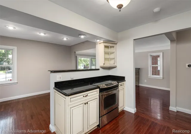 Photo 3 of Single family home for sale at 410 Catalpa Dr, Royal Oak, MI 48067 | MLS# 20261077705 | Listing updated on 2026-10-16