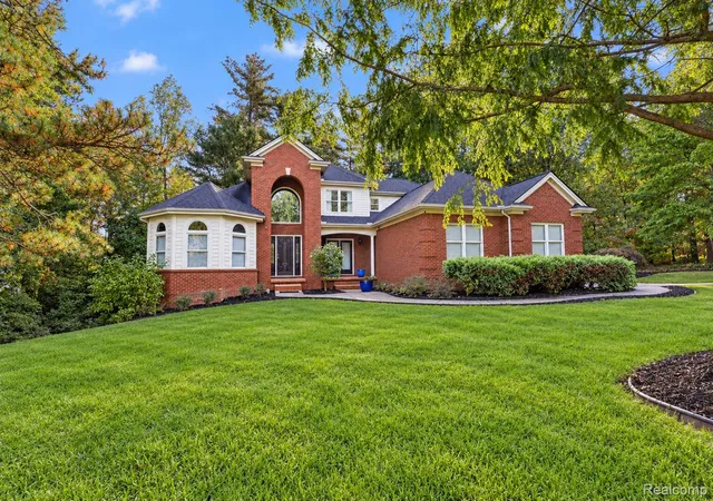 Photo 2 of Single family home for sale at 9280 Osprey Bay Cir, Davisburg, MI 48350 | MLS# 20261077709 | Listing updated on 2026-10-21