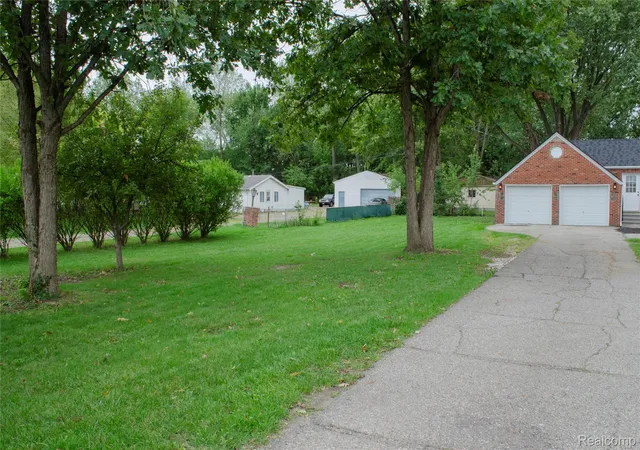 Photo 3 of Single family home for sale at 15960 Martin Rd, Roseville, MI 48066 | MLS# 20261077731 | Listing updated on 2026-10-08