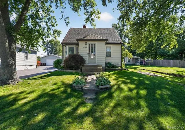 Photo 1 of Single family home for sale at 4369 Richalva Ct, Waterford, MI 48329 | MLS# 20261077738 | Listing updated on 2026-10-18