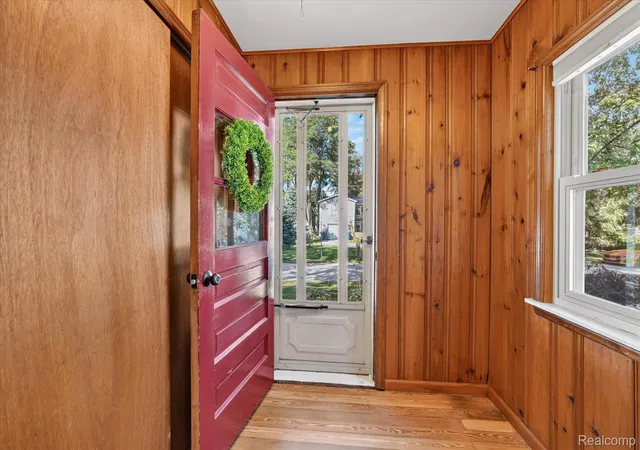 Photo 2 of Single family home for sale at 4369 Richalva Ct, Waterford, MI 48329 | MLS# 20261077738 | Listing updated on 2026-10-18
