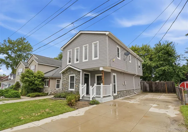 Photo 2 of Single family home for sale at 4908 Lakeview Ave, West Bloomfield, MI 48324 | MLS# 20261077747 | Listing updated on 2026-10-19