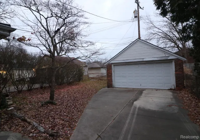 Photo 3 of Single family home for sale at 2720 Woodstock Dr, Highland Park, MI 48203 | MLS# 20261077755 | Listing updated on 2026-10-06