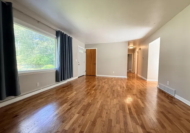 Photo 3 of Single family home for sale at 4801 Tressa Dr, Lansing, MI 48910 | MLS# 71026051259 | Listing updated on 2026-10-06
