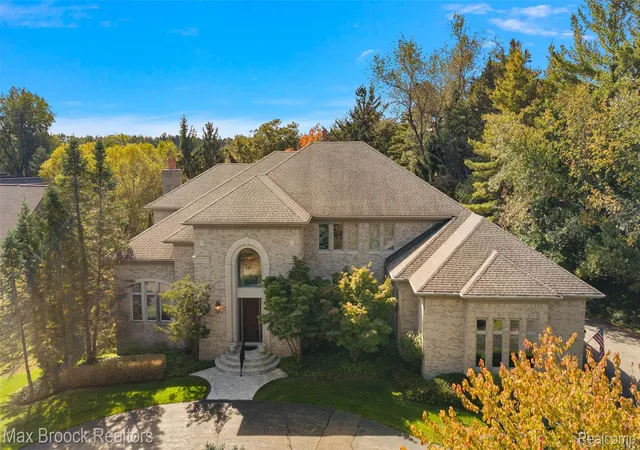 Photo 1 of Single family home for sale at 4693 W Wickford, Bloomfield Hills, MI 48302 | MLS# 20261077773 | Listing updated on 2026-10-13