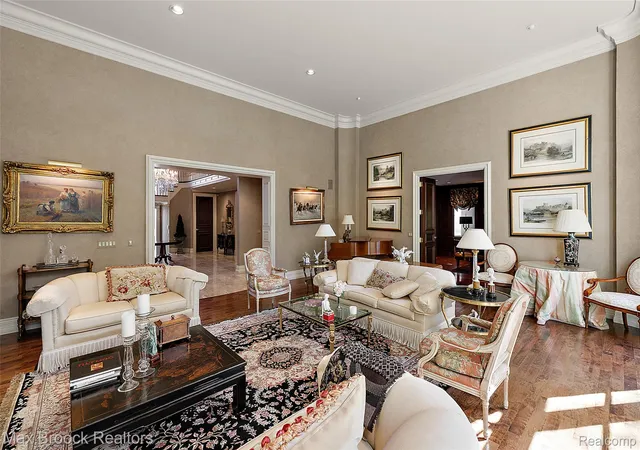 Photo 3 of Single family home for sale at 4693 W Wickford, Bloomfield Hills, MI 48302 | MLS# 20261077773 | Listing updated on 2026-10-13