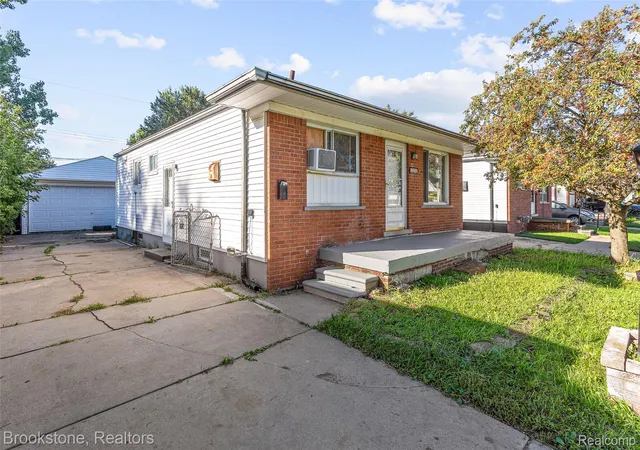 Photo 2 of Single family home for sale at 11252 Jewett Ave, Warren, MI 48089 | MLS# 20261077772 | Listing updated on 2026-10-17