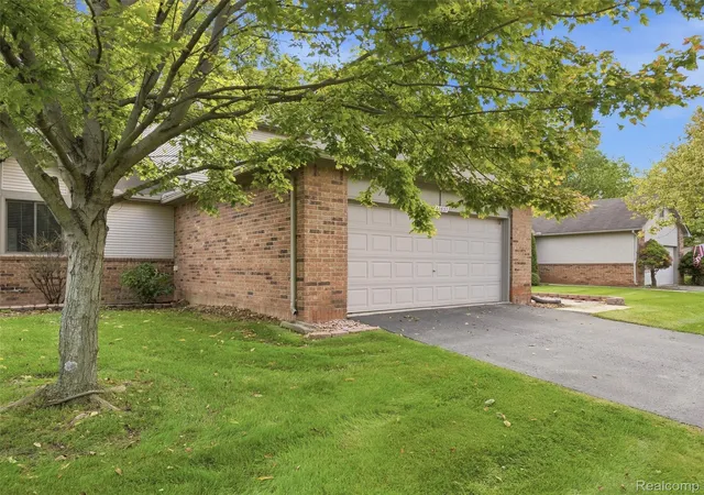 Photo 3 of Condo for sale at 32837 Chapman Cir, Westland, MI 48185 | MLS# 20261077777 | Listing updated on 2026-10-15