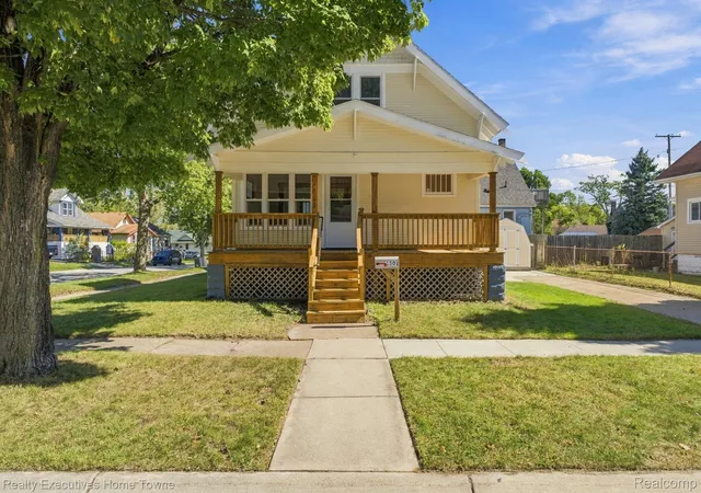 Photo 2 of Single family home for sale at 1502 15th Street, Port Huron, MI 48060 | MLS# 20261077791 | Listing updated on 2026-10-18