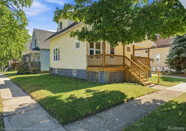 Photo 3 of Single family home for sale at 1502 15th Street, Port Huron, MI 48060 | MLS# 20261077791 | Listing updated on 2026-10-18