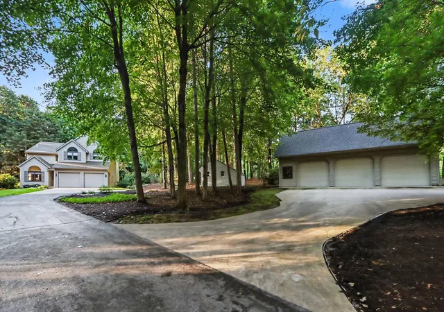 Photo 1 of Single family home for sale at 8419 W Op Ave, Kalamazoo, MI 49009 | MLS# 66026051306 | Listing updated on 2026-10-20