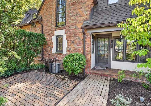 Photo 2 of Condo for sale at 1060 Wimbleton Dr, Birmingham, MI 48009 | MLS# 20261077811 | Listing updated on 2026-10-11