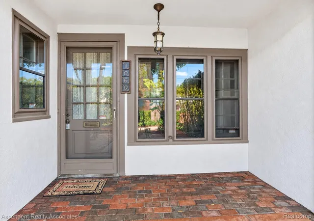 Photo 3 of Condo for sale at 1060 Wimbleton Dr, Birmingham, MI 48009 | MLS# 20261077811 | Listing updated on 2026-10-11