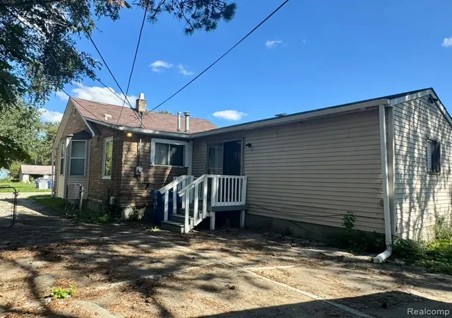 Photo 3 of Single family home for sale at 8676 Jewett Ave, Warren, MI 48089 | MLS# 20261077850 | Listing updated on 2026-10-06