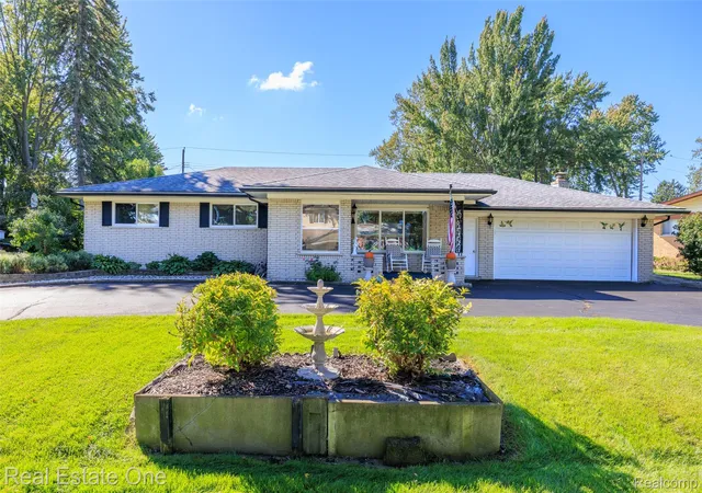 Photo 2 of Single family home for sale at 6056 Pinetree Dr, Shelby Township, MI 48316 | MLS# 20261077851 | Listing updated on 2026-10-18