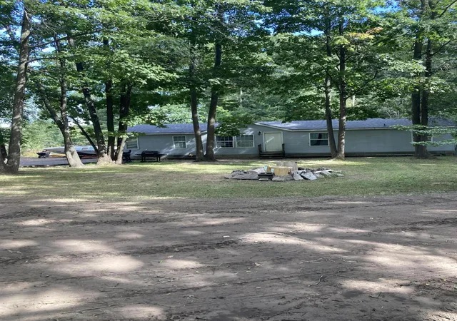 Photo 1 of Single family home for sale at 1890 Paul St, Muskegon, MI 49445 | MLS# 71026051339 | Listing updated on 2026-10-15