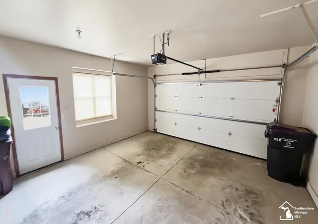 Photo 33 of Condo for sale at 204 Meadowlands Ct, Monroe, MI 48161 | MLS# 57050223023 | Listing updated on 2026-10-08