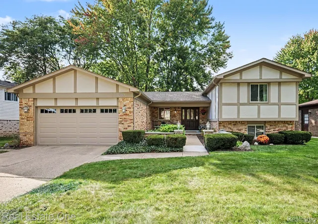 Photo 1 of Sale Pending at 2341 Topaz Dr, Troy, MI 48085 | MLS# 20261077863 | Listing updated on 2026-10-17