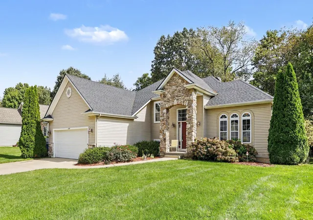 Listing Photo 1 - Condo for sale in building located at 3209 Jacobs Cir, Kalamazoo, MI 49009 - Unit #