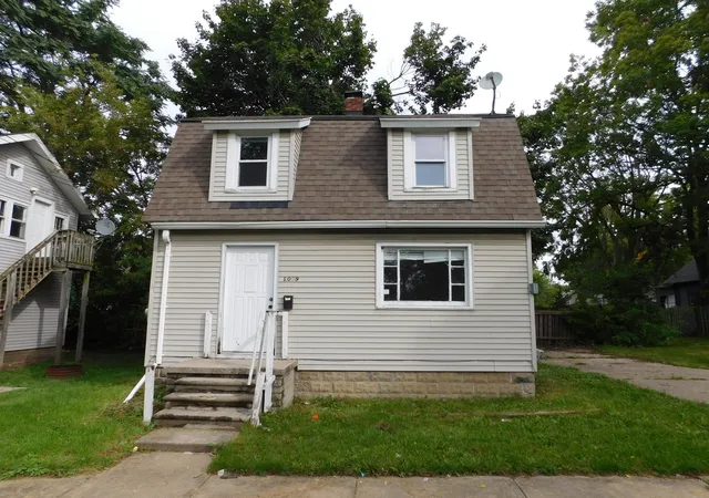 Photo 1 of Single family home for sale at 1009 Euclid Pl, Lansing, MI 48912 | MLS# 64026051353 | Listing updated on 2026-10-05