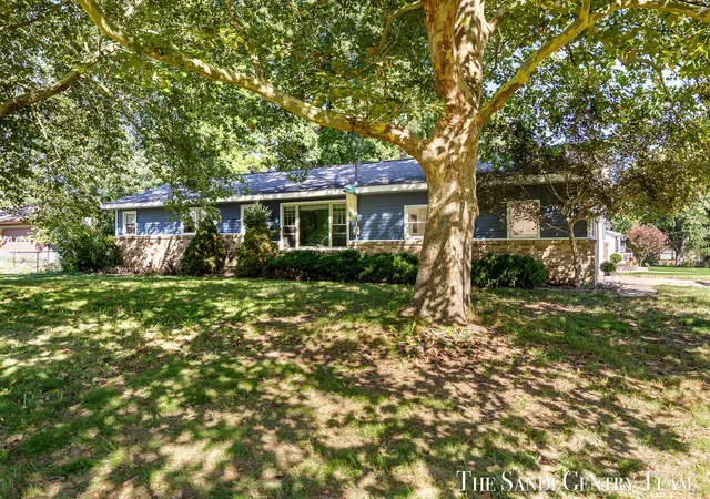 Photo 2 of Single family home for sale at 2391 Basswood St, Jenison, MI 49428 | MLS# 71026051361 | Listing updated on 2026-10-15