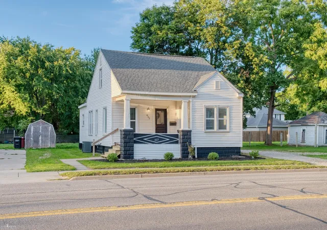 Photo 1 of Sale Pending at 617 E Main St, Owosso, MI 48867 | MLS# 5050223038 | Listing updated on 2026-10-08