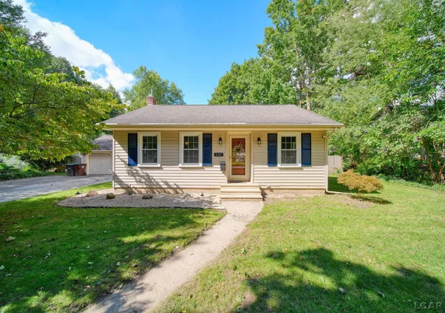 Photo 1 of Single family home for sale at 428 S Madison St, Adrian, MI 49221 | MLS# 56050223041 | Listing updated on 2026-10-08