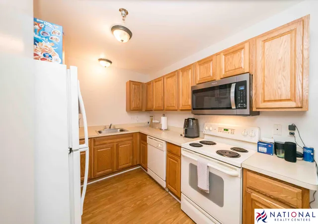 Listing Photo 1 - Condo for sale in building located at 15611 Stone Xing Dr, Southfield, MI 48075