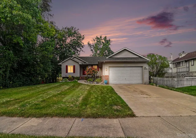 Photo 2 of Single family home for sale at 2830 Bayberry Dr, Waterford, MI 48329 | MLS# 20261077906 | Listing updated on 2026-10-13