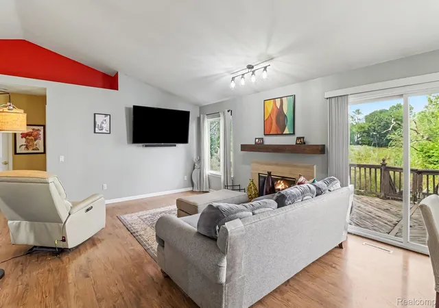 Photo 3 of Single family home for sale at 2830 Bayberry Dr, Waterford, MI 48329 | MLS# 20261077906 | Listing updated on 2026-10-13