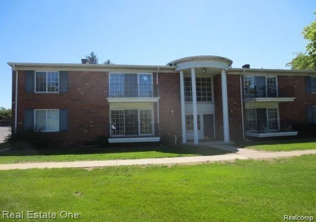 Listing Photo 1 - Condo for sale in building located at 430 N Fox Hls Dr, Bloomfield Hills, MI 48304