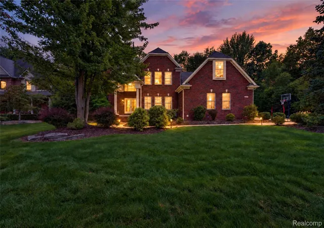 Photo 2 of Single family home for sale at 8467 Grays Dr, Grosse Ile, MI 48138 | MLS# 20261077919 | Listing updated on 2026-10-18