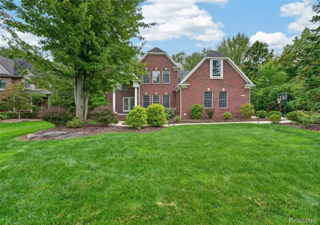 Photo 3 of Single family home for sale at 8467 Grays Dr, Grosse Ile, MI 48138 | MLS# 20261077919 | Listing updated on 2026-10-18