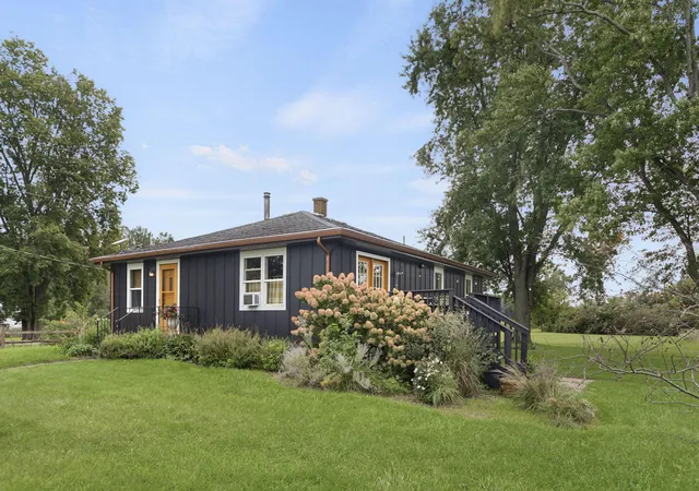 Photo 3 of Single family home for sale at 9962 Holden Rd, Baroda, MI 49101 | MLS# 69026051437 | Listing updated on 2026-10-15