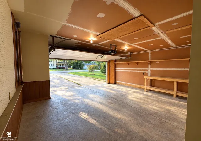 Photo 3 of Single family home for sale at 3050 Oakwood Dr, Port Huron, MI 48060 | MLS# 58050223079 | Listing updated on 2026-10-06