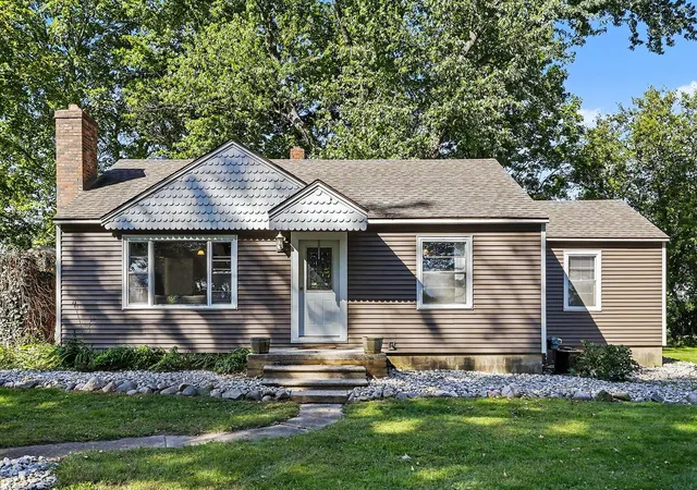 Photo 2 of Single family home for sale at 15886 Kellogg School Rd, Hickory Corners, MI 49060 | MLS# 64026051450 | Listing updated on 2026-10-15