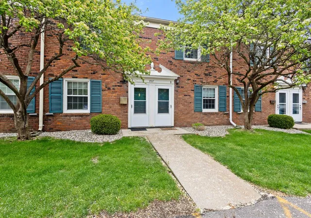 Listing Photo 1 - Condo for sale in building located at 707 Garland Cir, Kalamazoo, MI 49008