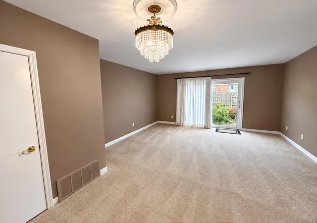 Listing Photo 4 - Condo for sale in building located at 707 Garland Cir, Kalamazoo, MI 49008