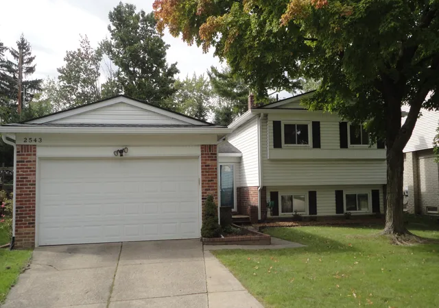 Photo 2 of Single family home for sale at 2543 Antietam Dr, Ann Arbor, MI 48105 | MLS# 81026051453 | Listing updated on 2026-10-12