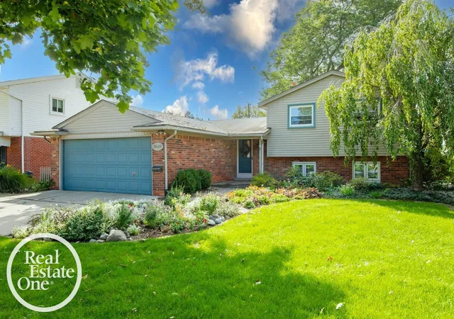 Photo 2 of Single family home for sale at 36419 Sunnydale St, Livonia, MI 48154 | MLS# 58050223089 | Listing updated on 2026-10-12
