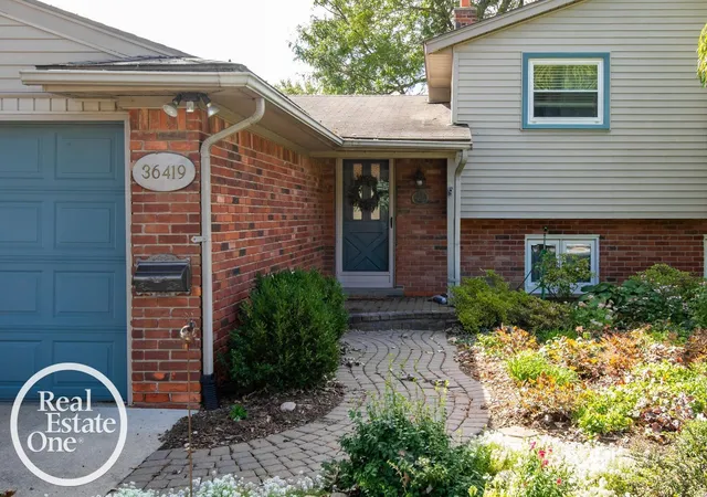 Photo 3 of Single family home for sale at 36419 Sunnydale St, Livonia, MI 48154 | MLS# 58050223089 | Listing updated on 2026-10-12