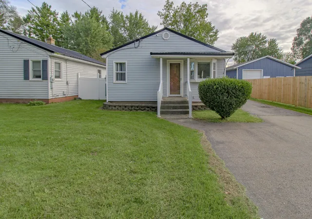 Photo 2 of Single family home for sale at 3308 Lake St, Kalamazoo, MI 49048 | MLS# 64026051476 | Listing updated on 2026-10-12