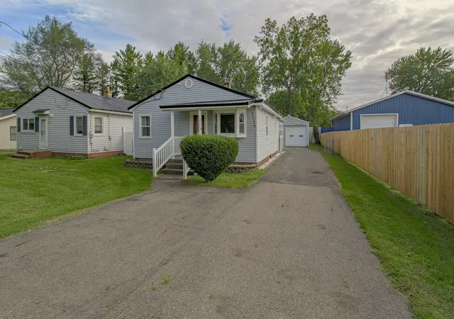 Photo 3 of Single family home for sale at 3308 Lake St, Kalamazoo, MI 49048 | MLS# 64026051476 | Listing updated on 2026-10-12