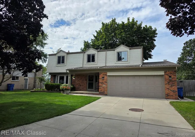 Photo 1 of Sale Pending at 29443 W Nottingham Cir, Warren, MI 48092 | MLS# 20261078050 | Listing updated on 2026-10-07