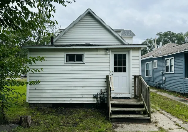 Photo 3 of Single family home for sale at 767 W Southern Ave, Muskegon, MI 49441 | MLS# 65026051483 | Listing updated on 2026-10-12