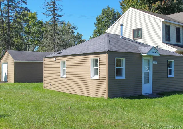 Single family home for sale at 2615 Watkins Lake Rd, Waterford, MI 48328 | MLS# 20261078054