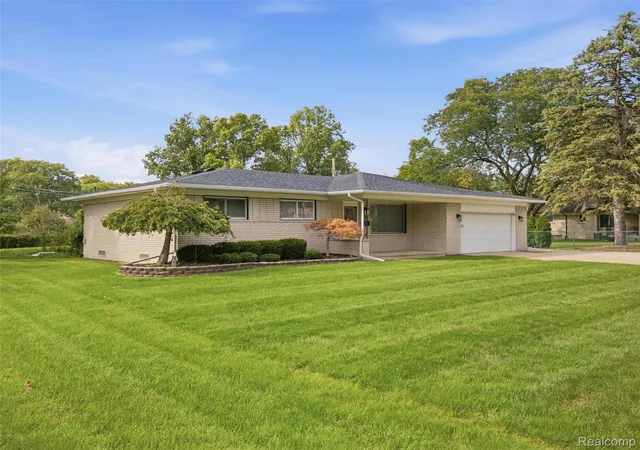 Photo 2 of Single family home for sale at 27901 Grobbel Dr, Warren, MI 48092 | MLS# 20261078072 | Listing updated on 2026-10-18