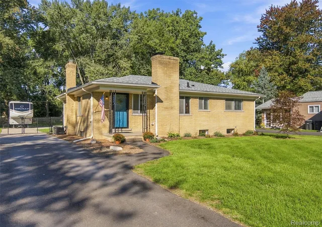 Photo 2 of Single family home for sale at 15119 Bainbridge St, Livonia, MI 48154 | MLS# 20261078075 | Listing updated on 2026-10-10