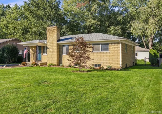 Photo 3 of Single family home for sale at 15119 Bainbridge St, Livonia, MI 48154 | MLS# 20261078075 | Listing updated on 2026-10-10